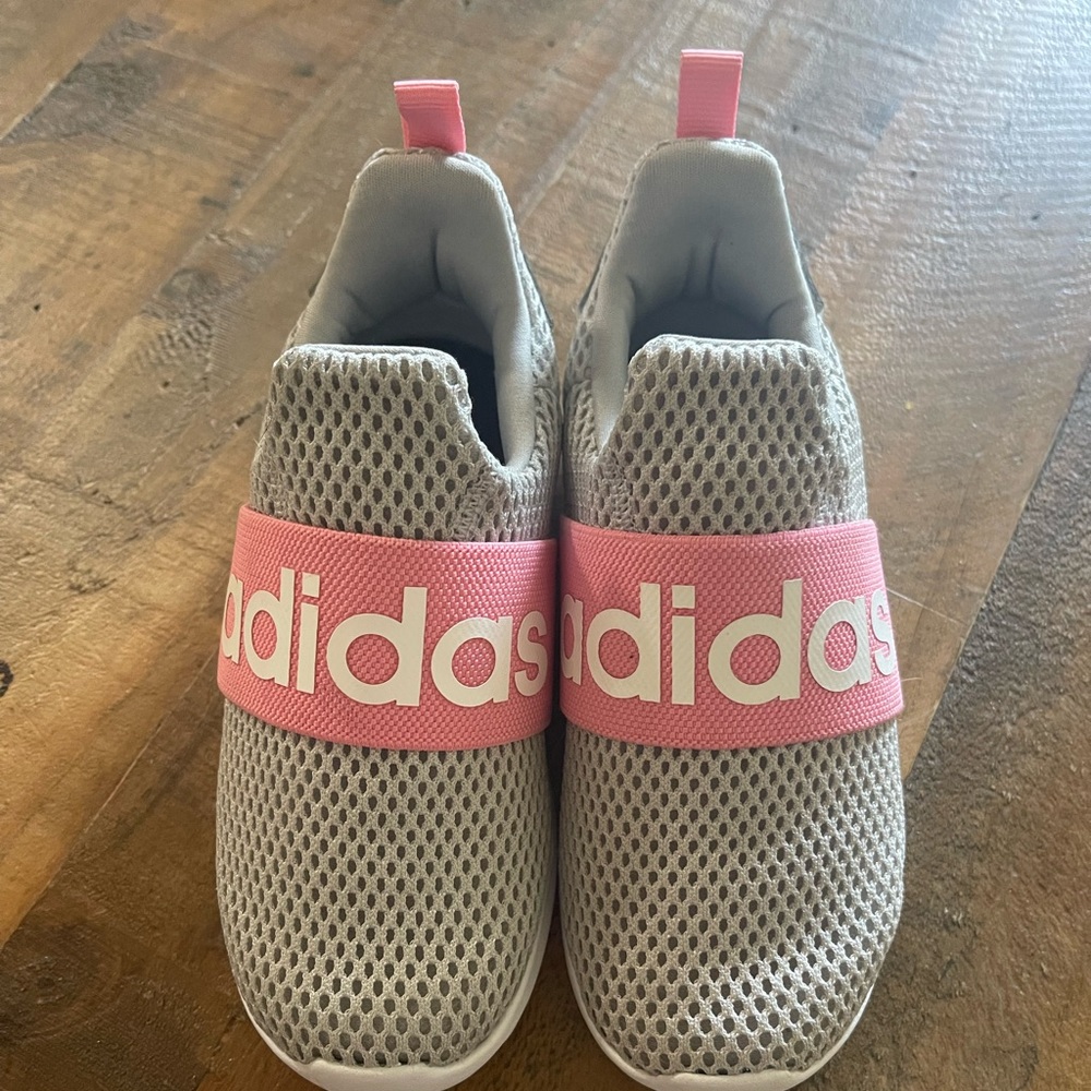 NWOT Little girls size 10 Adidas Slipons